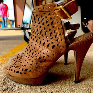 Vince Camuto Mimis Valencia Perforated Cut Outs